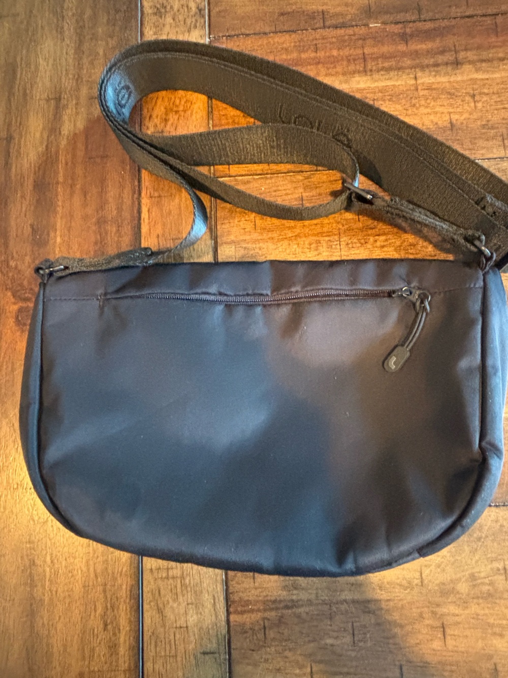 LOLE Black Crossbody Bag - Picture 4 of 5